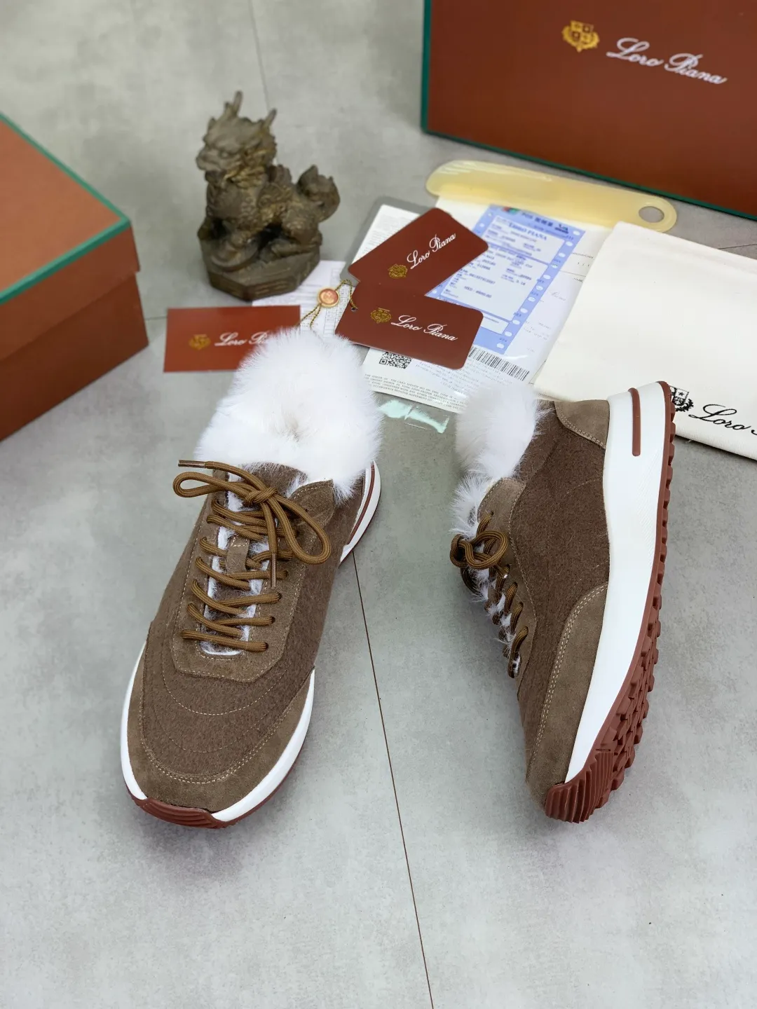 Men's Men's Shoes 💰P460 New Style 💰Mauri The latest casual shoes Loro Piana 💯Top grade💯Buy the original copy💯 Founded the existing Loro Piana company on April 24, 1924. It is now the sixth generation of family business, providing top quality products to customers who are discerning about taste and quality. Imported original fly woven fabric with cowhide fabric, plain calfskin lining. Hand-sewn thread with cowhide feet. Original packaging. High-end outsole. Size: 38-44 (customized for 45 and 46). 5️⃣ colors available.
